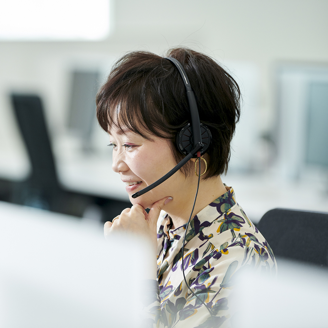 asian woman with headset, business process outsourcing | DXC Technology
